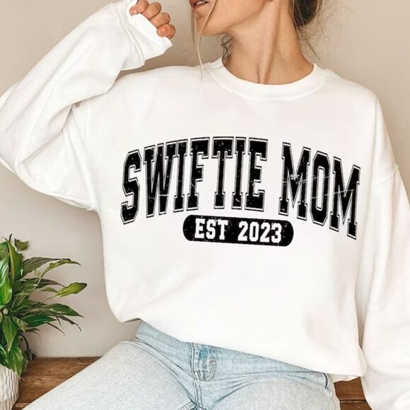 Swiftie Mom Est 2023 NEW white crewneck sweatshirt - Picture 1 of 1